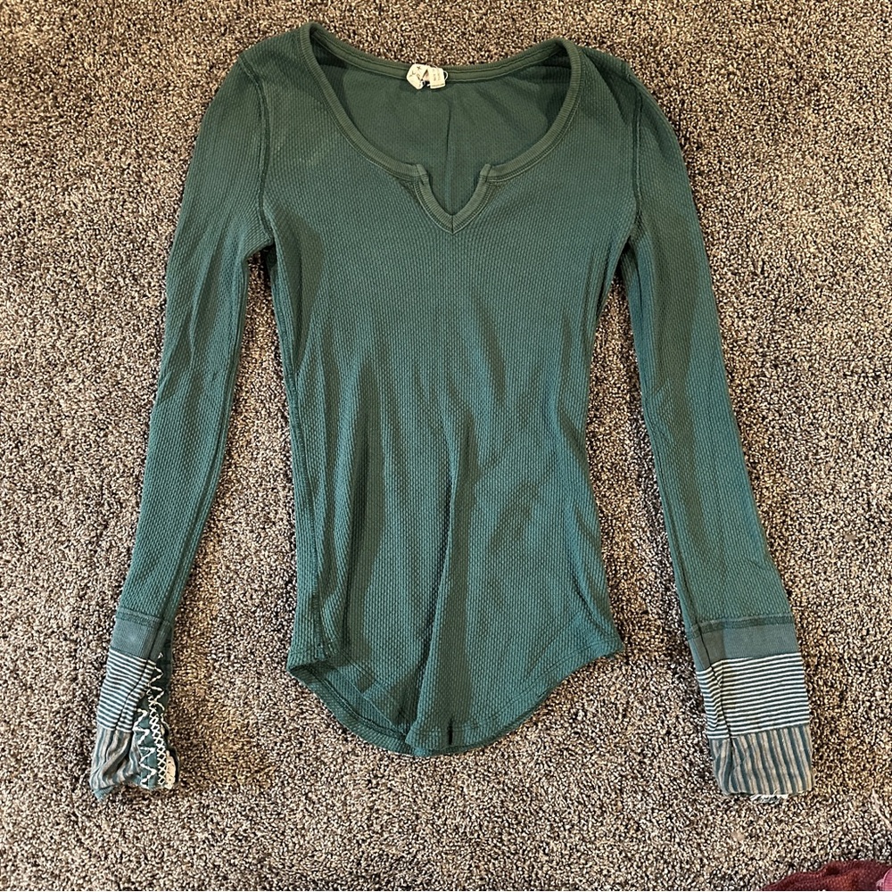 💕 Moving Sale! 💕 
Rare vintage free people long sleeve thermal
